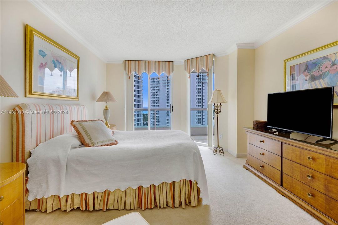 Recently Sold: $765,000 (3 beds, 2 baths, 1870 Square Feet)