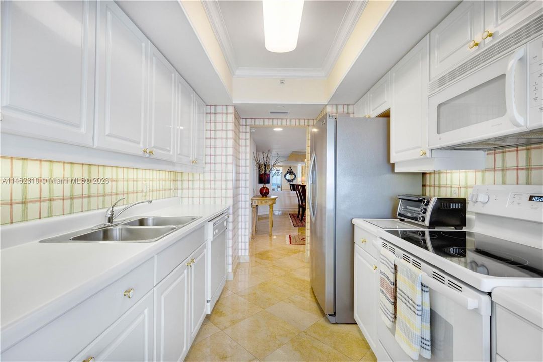 Recently Sold: $765,000 (3 beds, 2 baths, 1870 Square Feet)