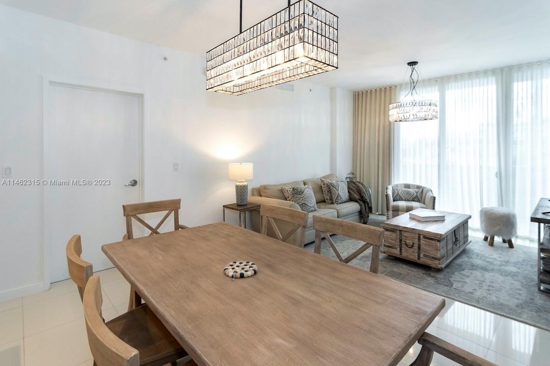 Vendido Recientemente: $870,000 (2 camas, 3 baños, 1335 Pies cuadrados)