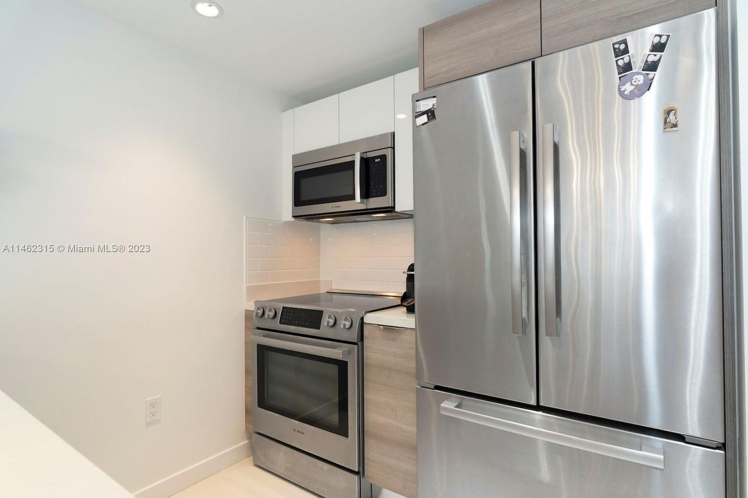 Vendido Recientemente: $870,000 (2 camas, 3 baños, 1335 Pies cuadrados)