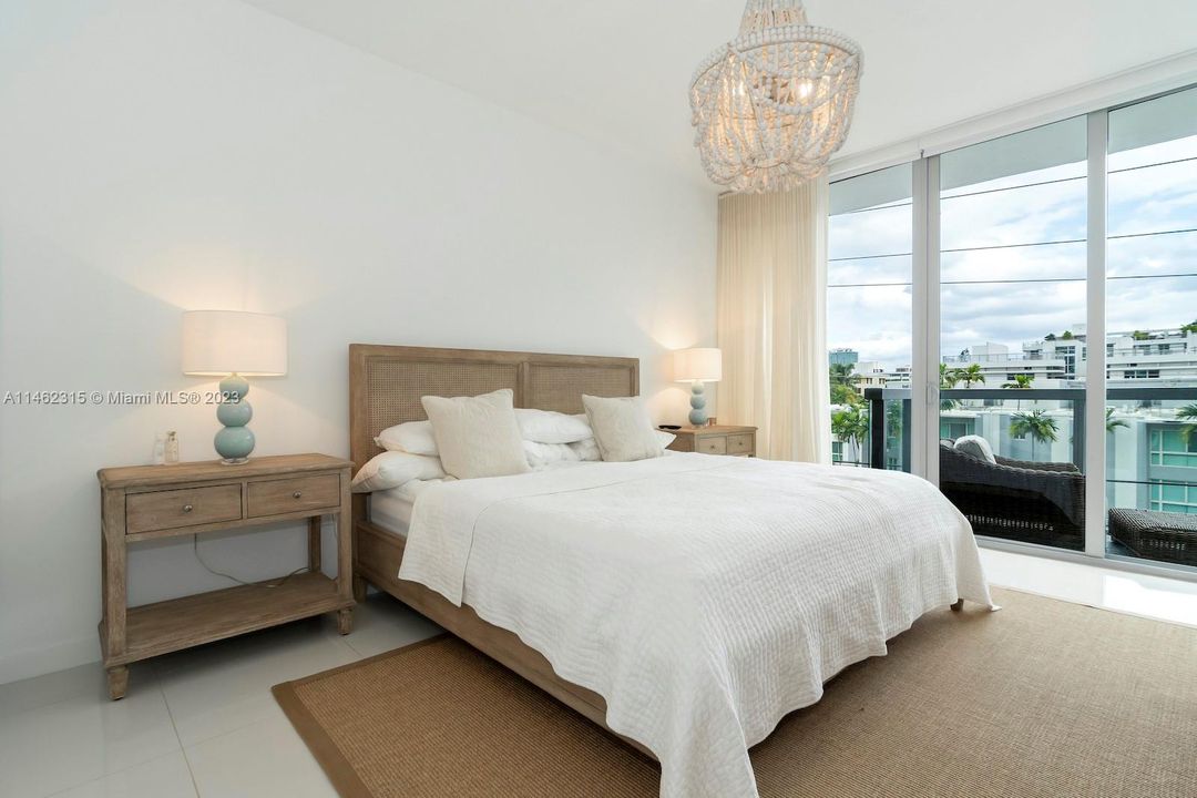 Vendido Recientemente: $870,000 (2 camas, 3 baños, 1335 Pies cuadrados)