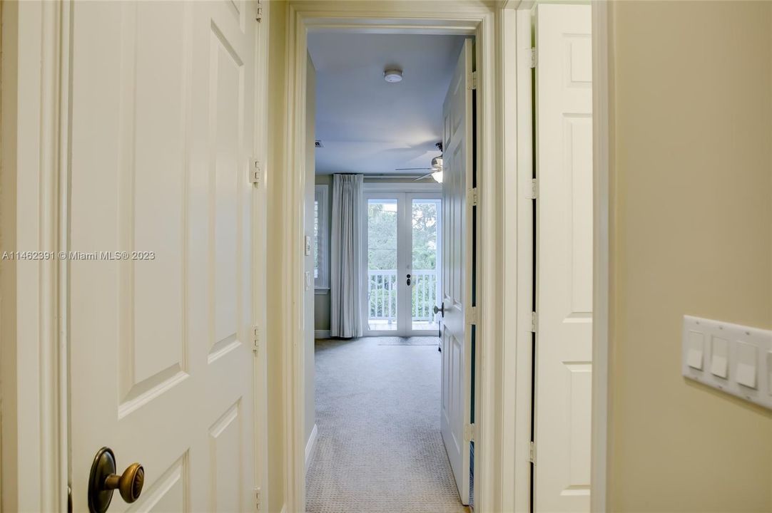 Recently Sold: $1,000,000 (3 beds, 3 baths, 3122 Square Feet)