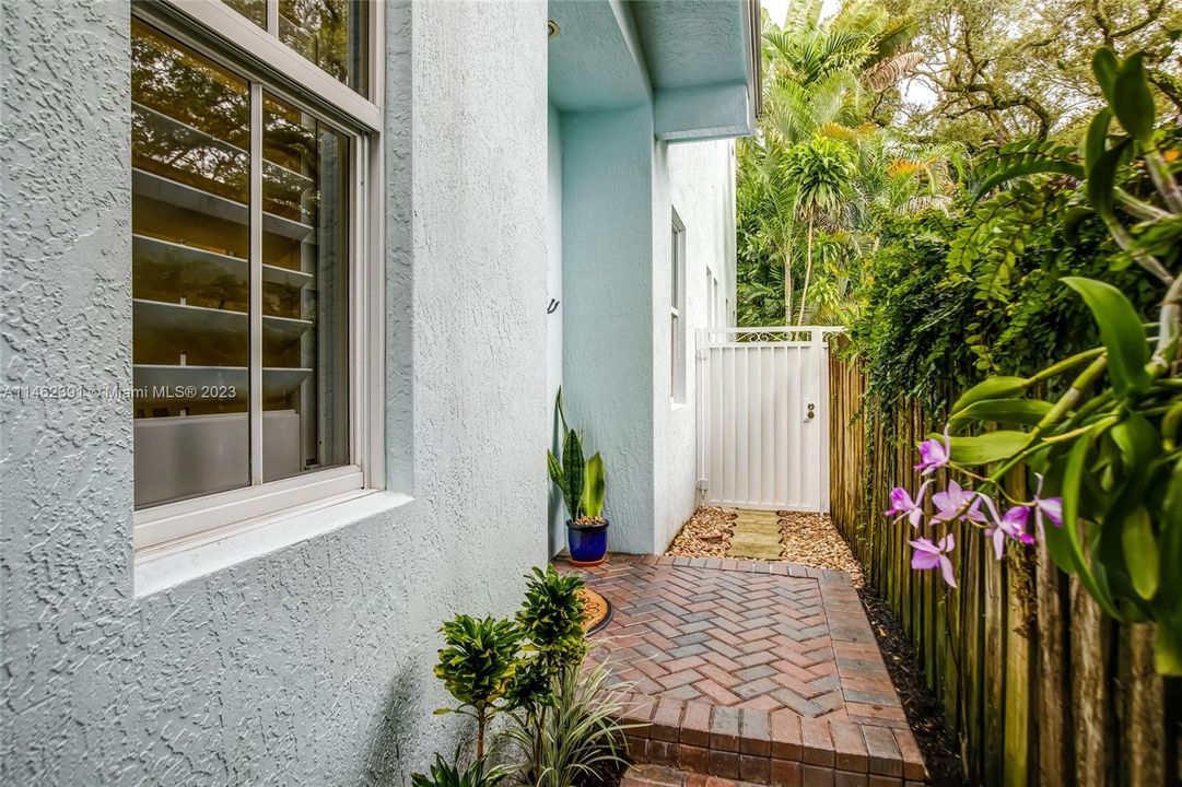 Recently Sold: $1,000,000 (3 beds, 3 baths, 3122 Square Feet)