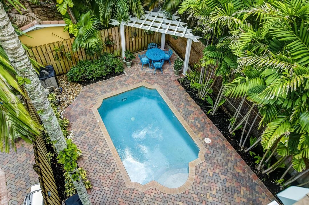 Recently Sold: $1,000,000 (3 beds, 3 baths, 3122 Square Feet)