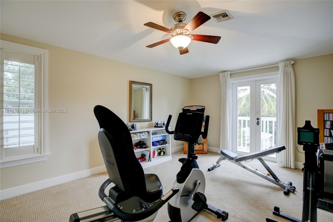 Recently Sold: $1,000,000 (3 beds, 3 baths, 3122 Square Feet)