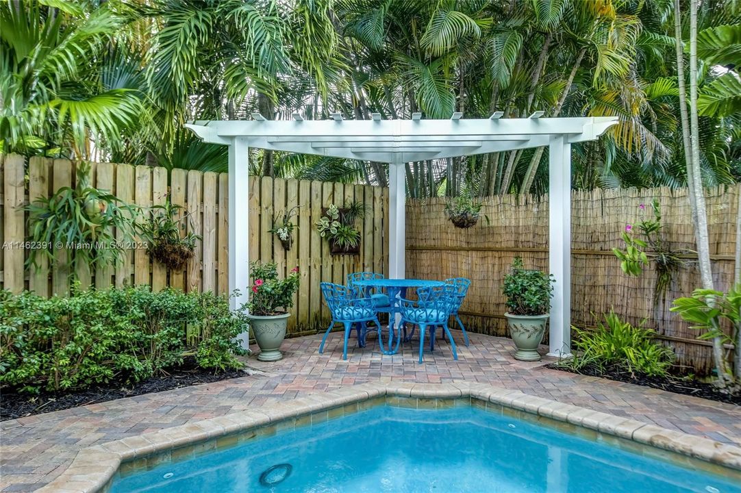 Recently Sold: $1,000,000 (3 beds, 3 baths, 3122 Square Feet)