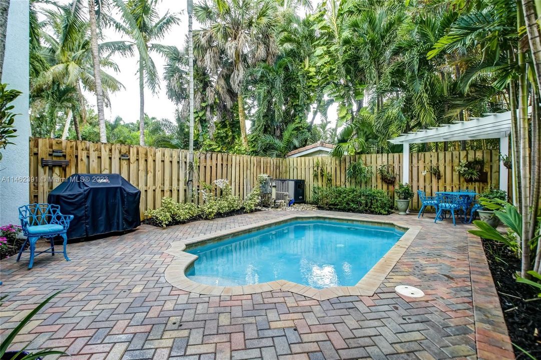 Recently Sold: $1,000,000 (3 beds, 3 baths, 3122 Square Feet)