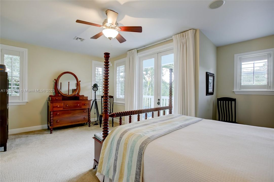 Recently Sold: $1,000,000 (3 beds, 3 baths, 3122 Square Feet)