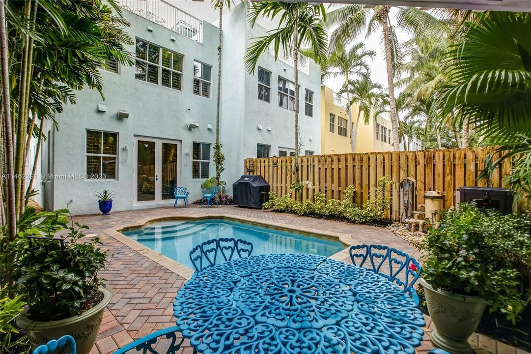 Recently Sold: $1,000,000 (3 beds, 3 baths, 3122 Square Feet)