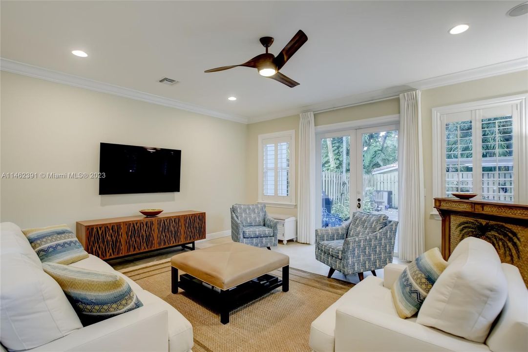 Recently Sold: $1,000,000 (3 beds, 3 baths, 3122 Square Feet)
