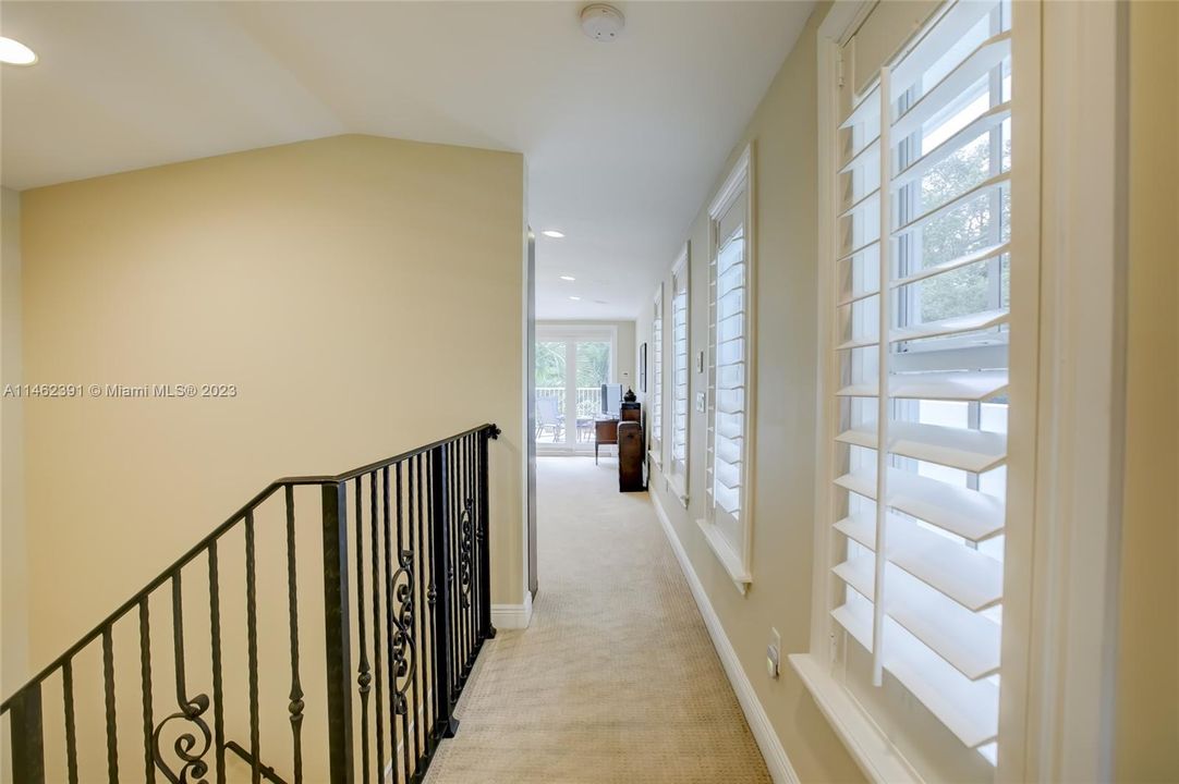 Recently Sold: $1,000,000 (3 beds, 3 baths, 3122 Square Feet)