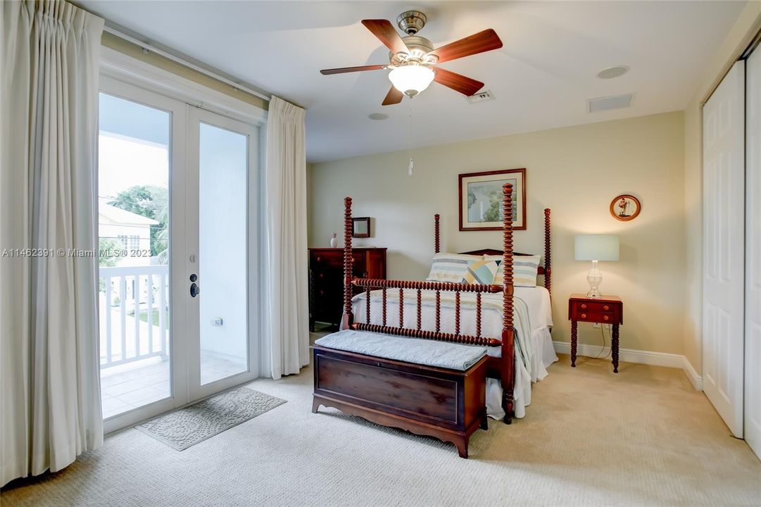 Recently Sold: $1,000,000 (3 beds, 3 baths, 3122 Square Feet)