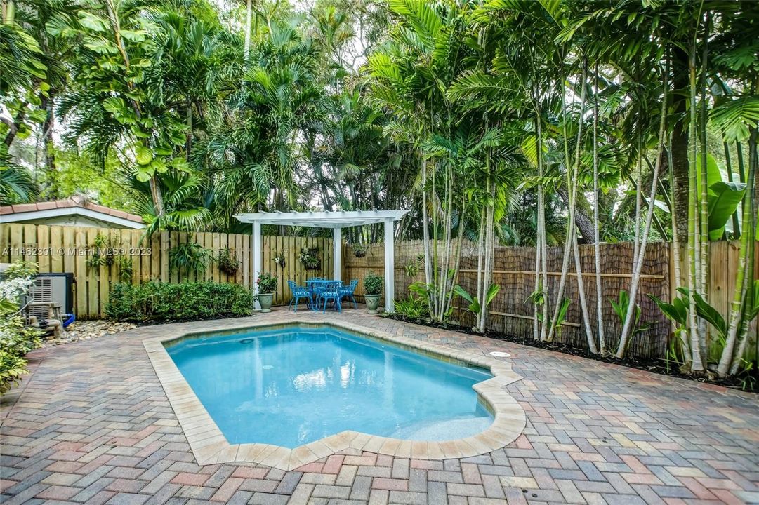 Recently Sold: $1,000,000 (3 beds, 3 baths, 3122 Square Feet)