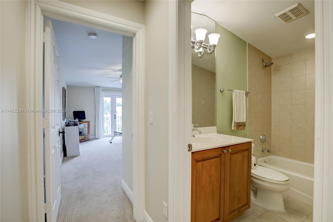 Recently Sold: $1,000,000 (3 beds, 3 baths, 3122 Square Feet)