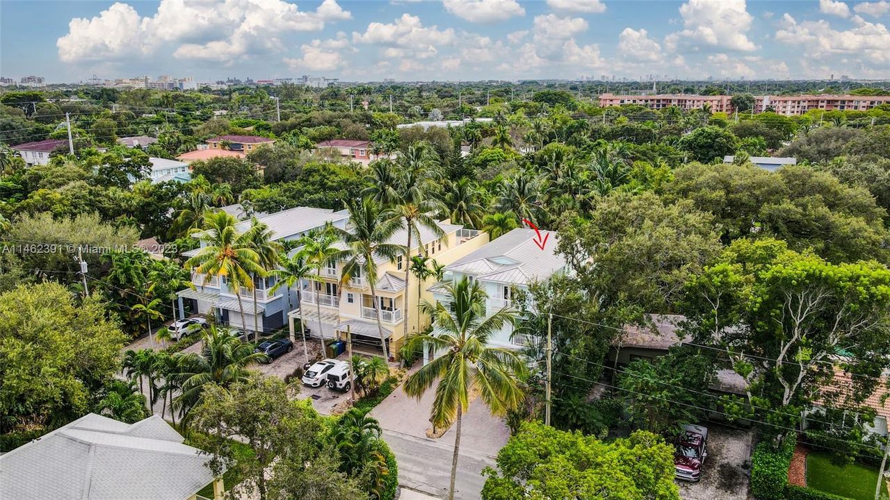 Recently Sold: $1,000,000 (3 beds, 3 baths, 3122 Square Feet)