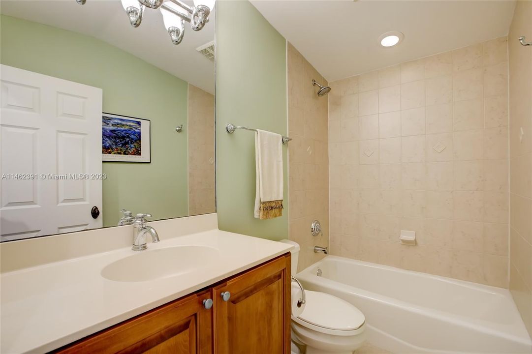 Recently Sold: $1,000,000 (3 beds, 3 baths, 3122 Square Feet)