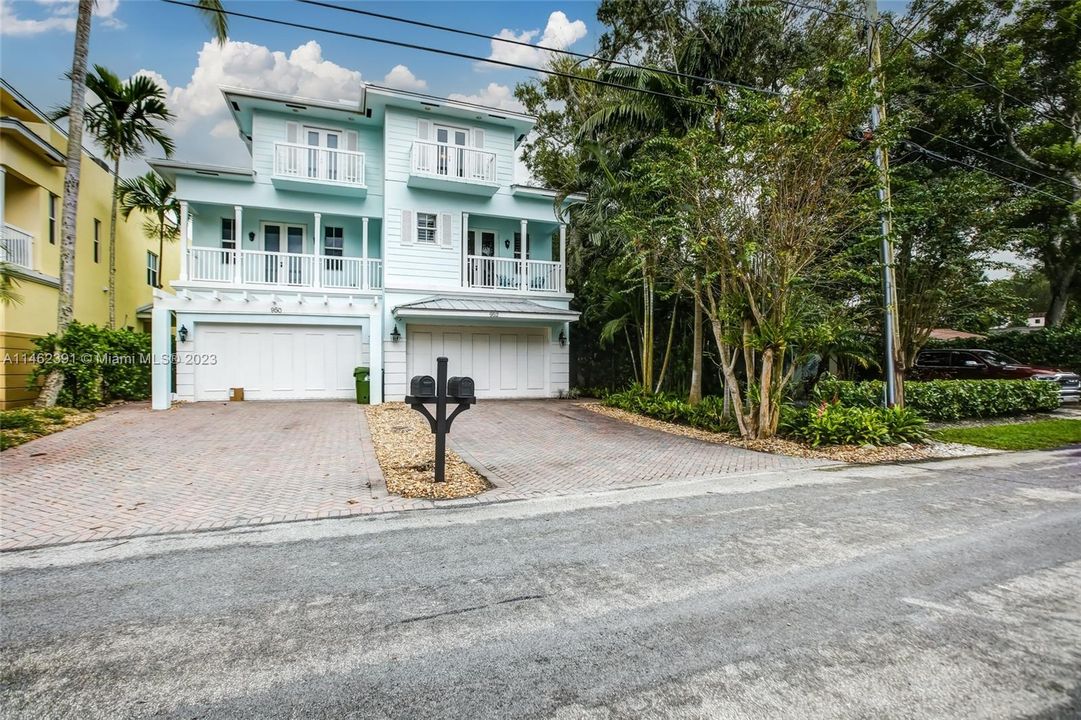 Recently Sold: $1,000,000 (3 beds, 3 baths, 3122 Square Feet)