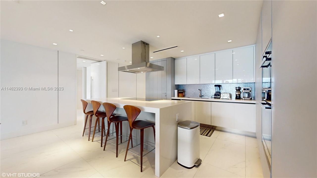 Recently Sold: $9,500,000 (4 beds, 4 baths, 3550 Square Feet)