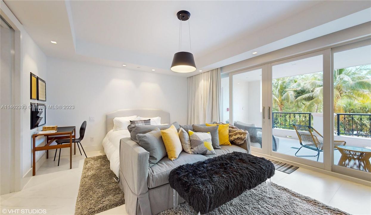 Recently Sold: $9,500,000 (4 beds, 4 baths, 3550 Square Feet)