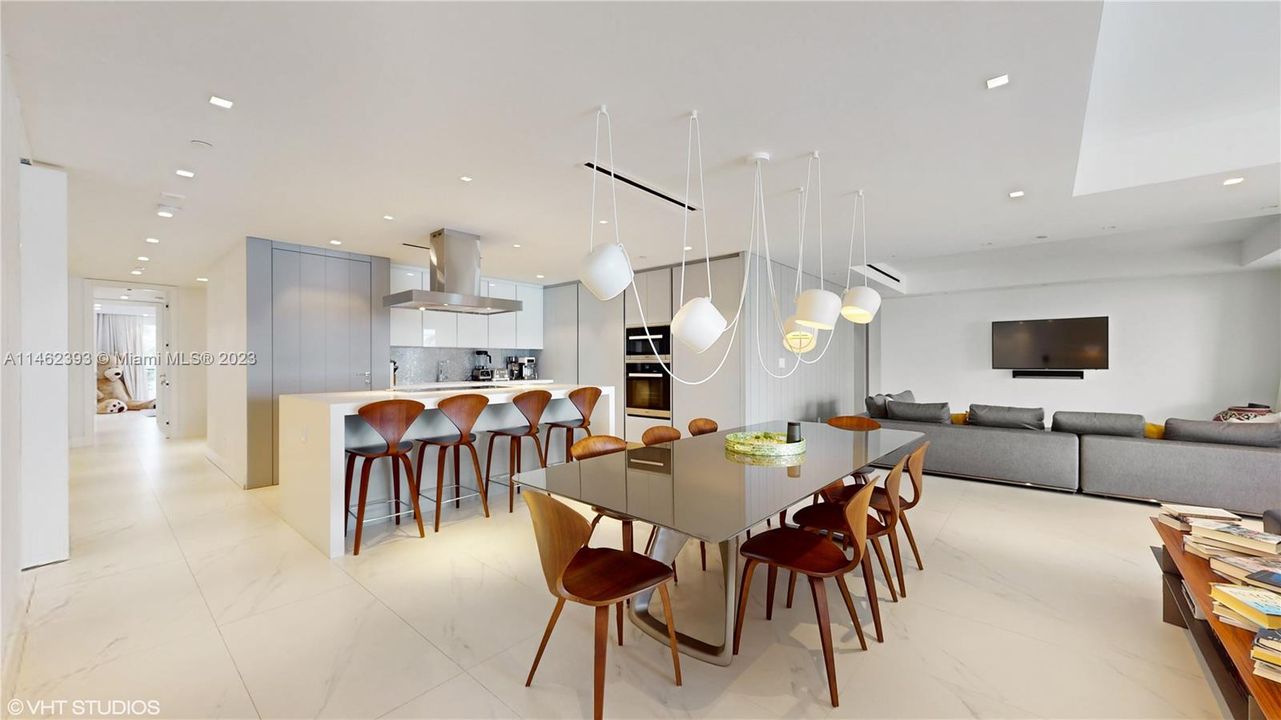 Recently Sold: $9,500,000 (4 beds, 4 baths, 3550 Square Feet)