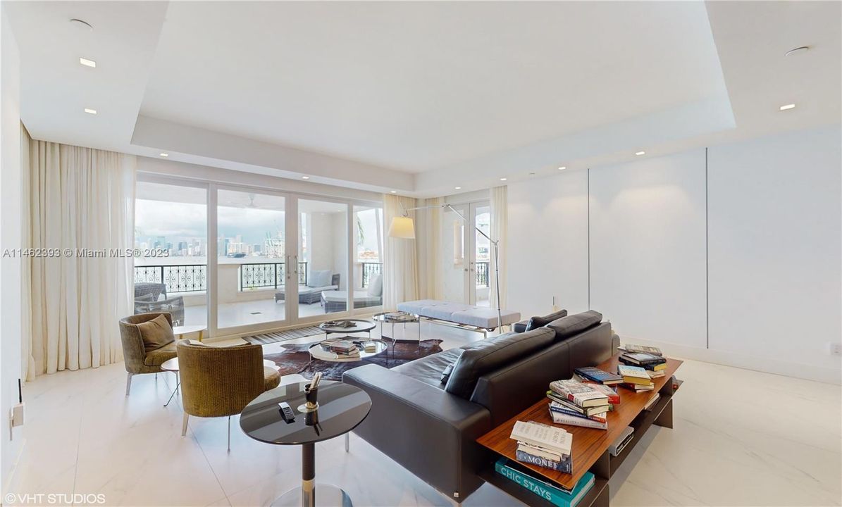 Recently Sold: $9,500,000 (4 beds, 4 baths, 3550 Square Feet)