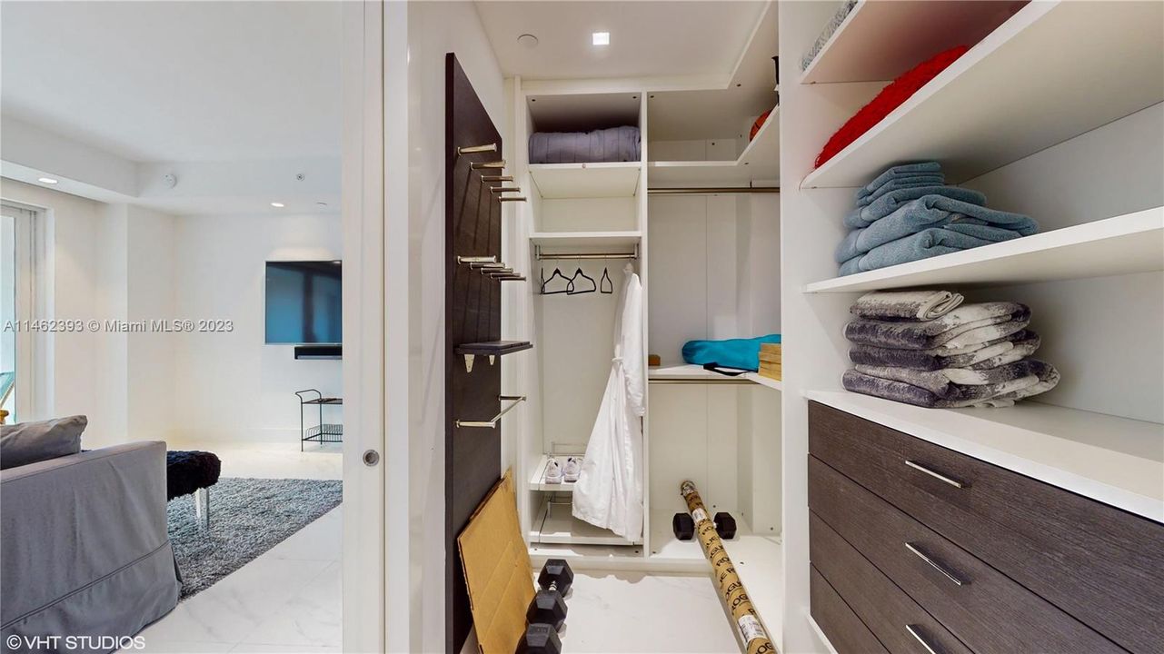 Recently Sold: $9,500,000 (4 beds, 4 baths, 3550 Square Feet)