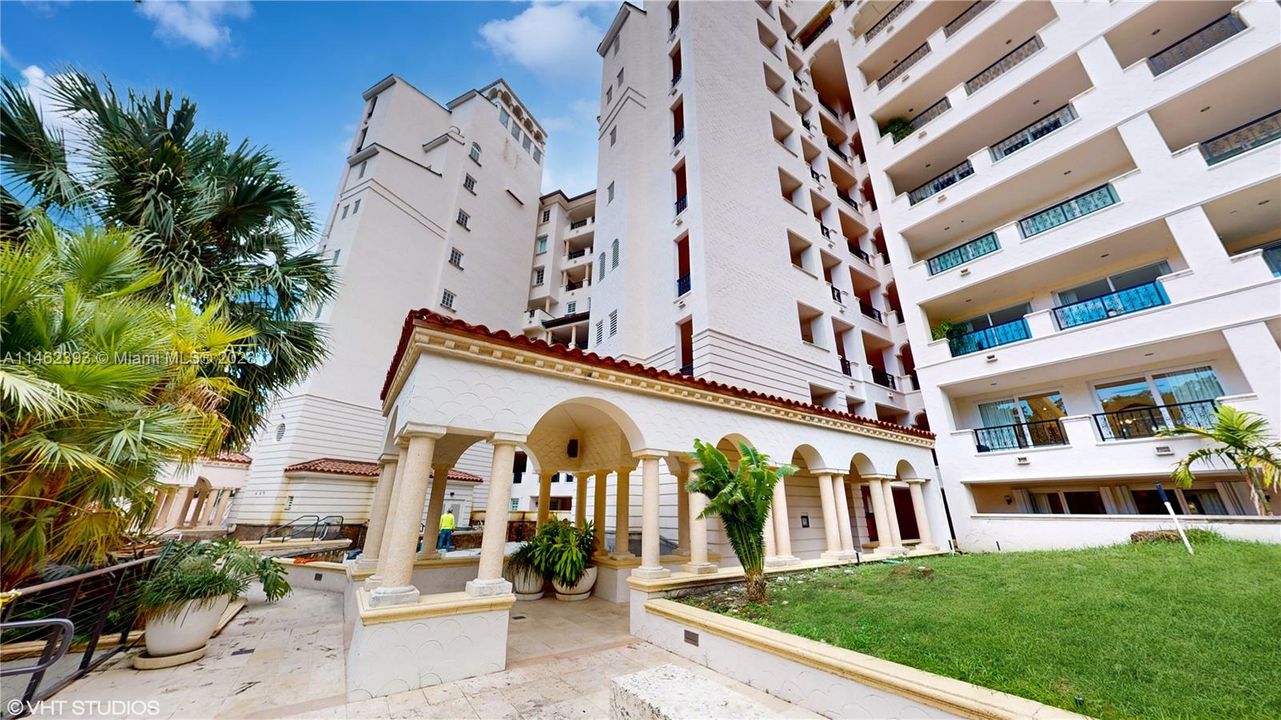 Recently Sold: $9,500,000 (4 beds, 4 baths, 3550 Square Feet)