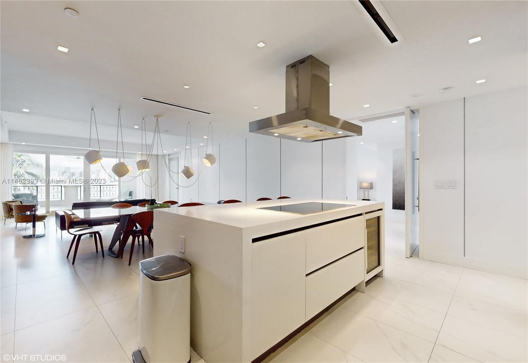 Recently Sold: $9,500,000 (4 beds, 4 baths, 3550 Square Feet)