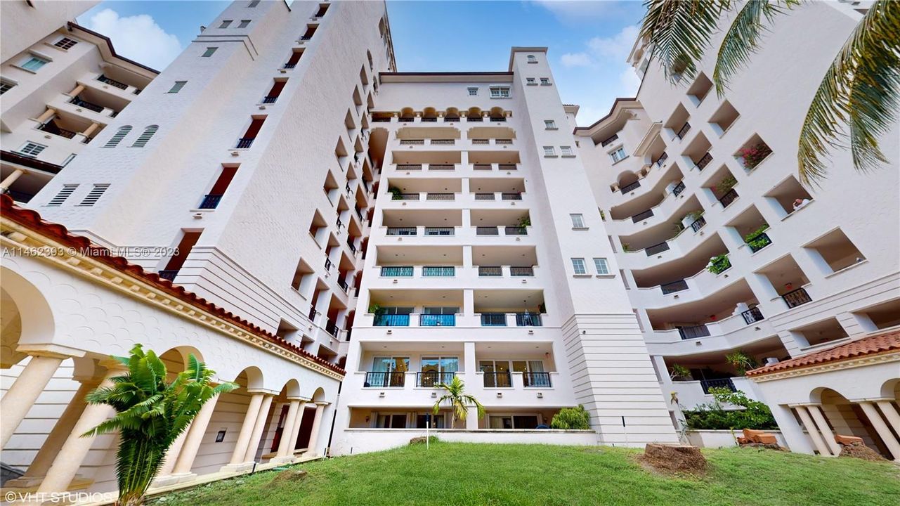 Recently Sold: $9,500,000 (4 beds, 4 baths, 3550 Square Feet)