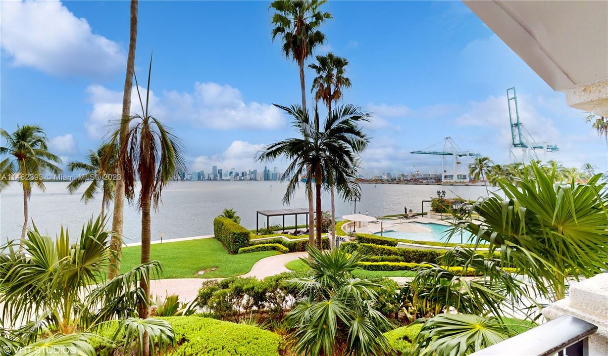 Recently Sold: $9,500,000 (4 beds, 4 baths, 3550 Square Feet)