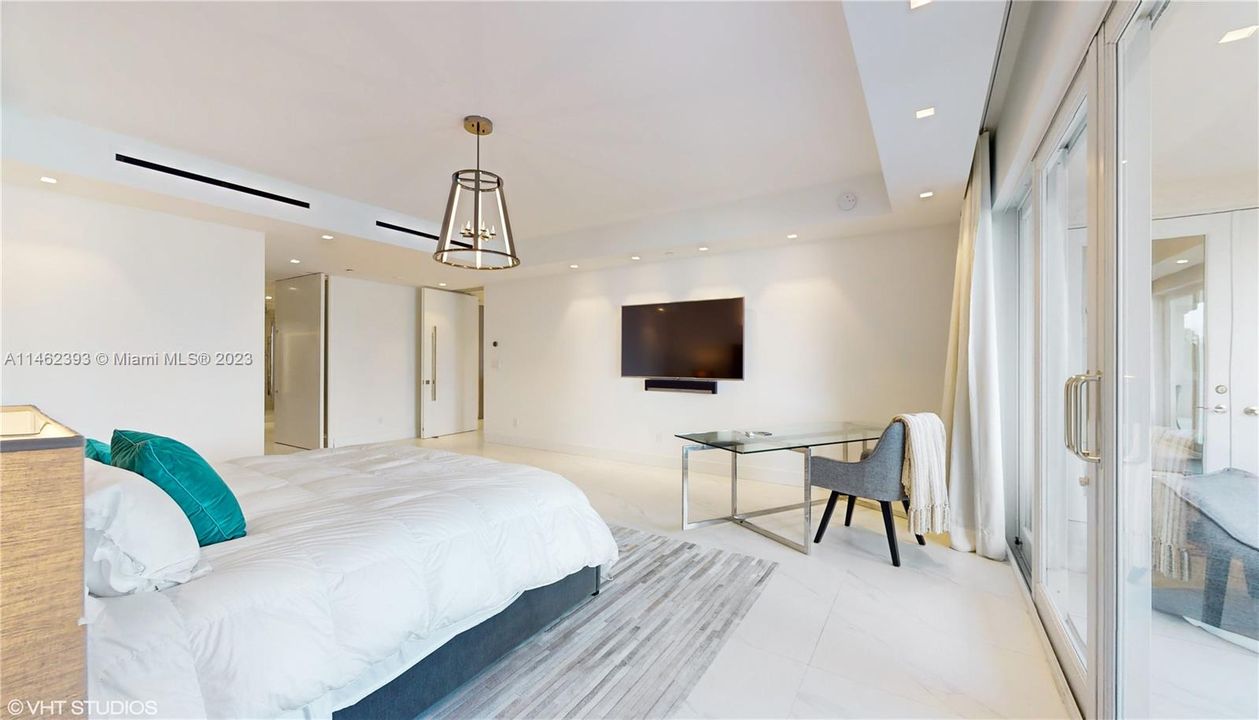 Recently Sold: $9,500,000 (4 beds, 4 baths, 3550 Square Feet)