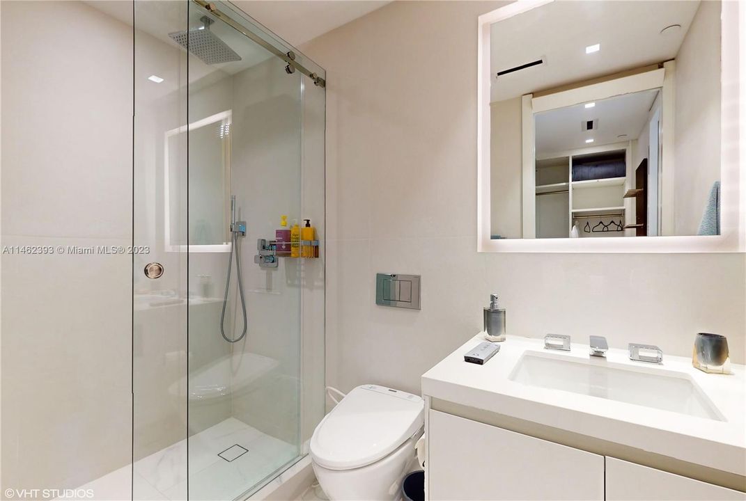 Second bedroom full bath ensuite