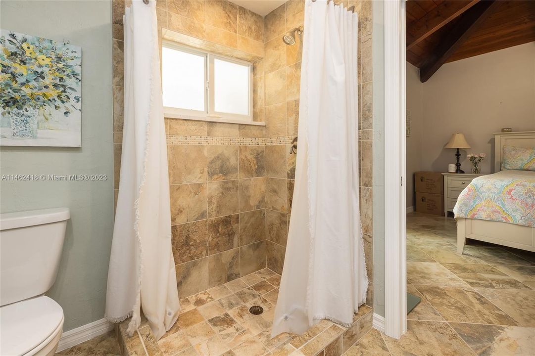 最近售出: $810,000 (2 贝兹, 2 浴室, 1296 平方英尺)