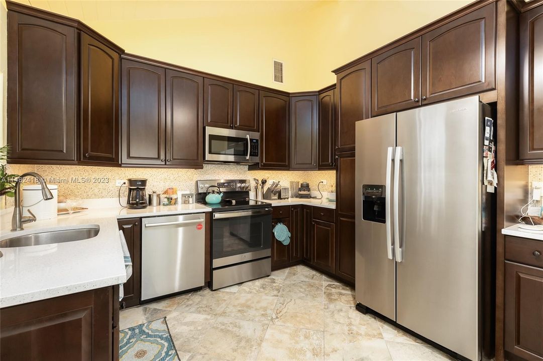 Recently Sold: $810,000 (2 beds, 2 baths, 1296 Square Feet)
