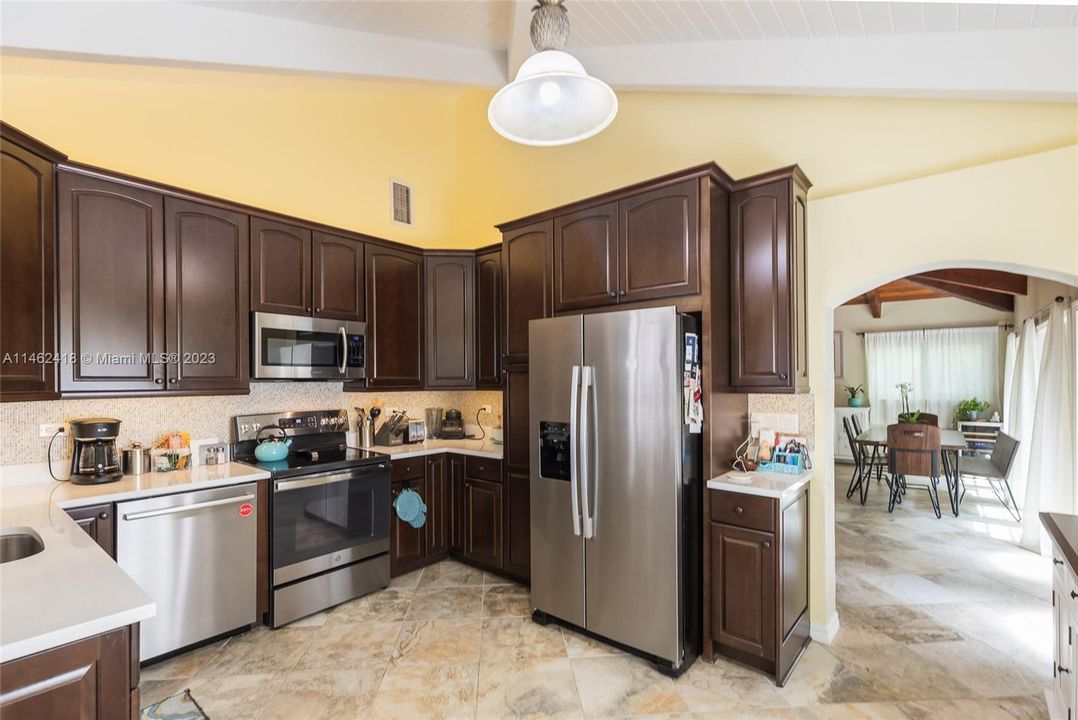 Recently Sold: $810,000 (2 beds, 2 baths, 1296 Square Feet)