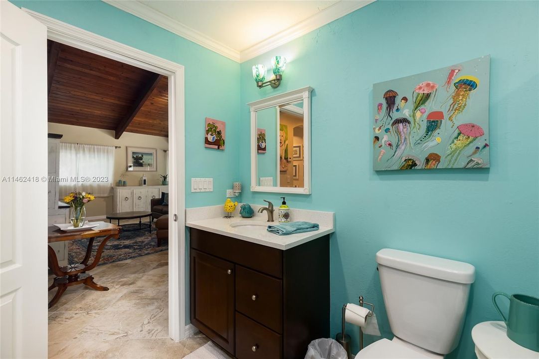 最近售出: $810,000 (2 贝兹, 2 浴室, 1296 平方英尺)