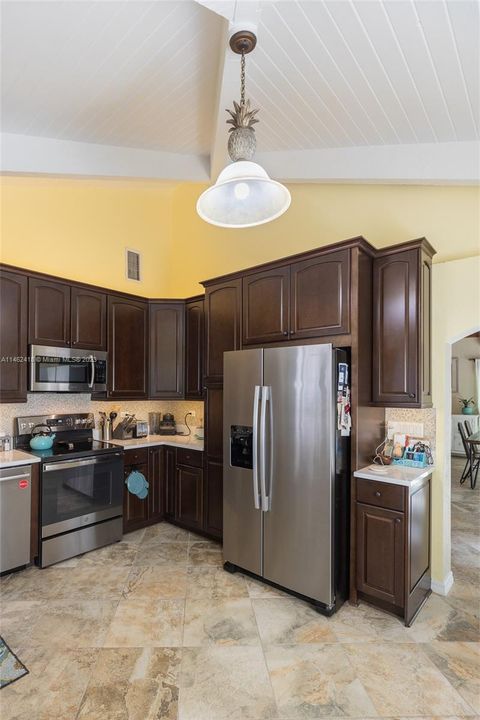 Recently Sold: $810,000 (2 beds, 2 baths, 1296 Square Feet)