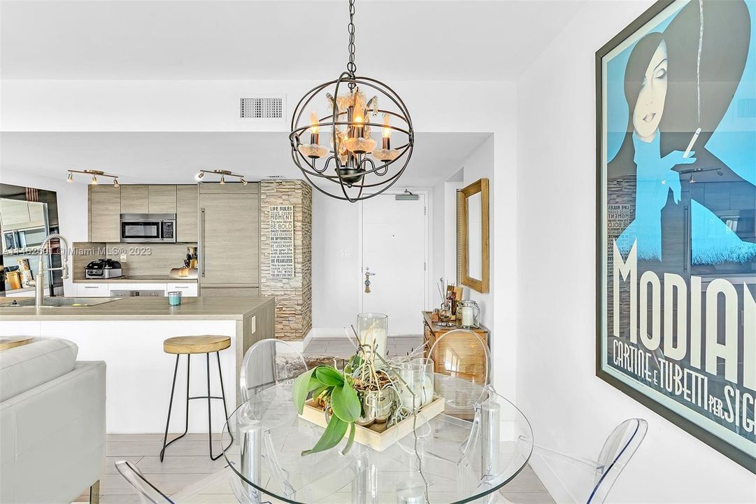 Active With Contract: $1,039,000 (3 beds, 2 baths, 1247 Square Feet)