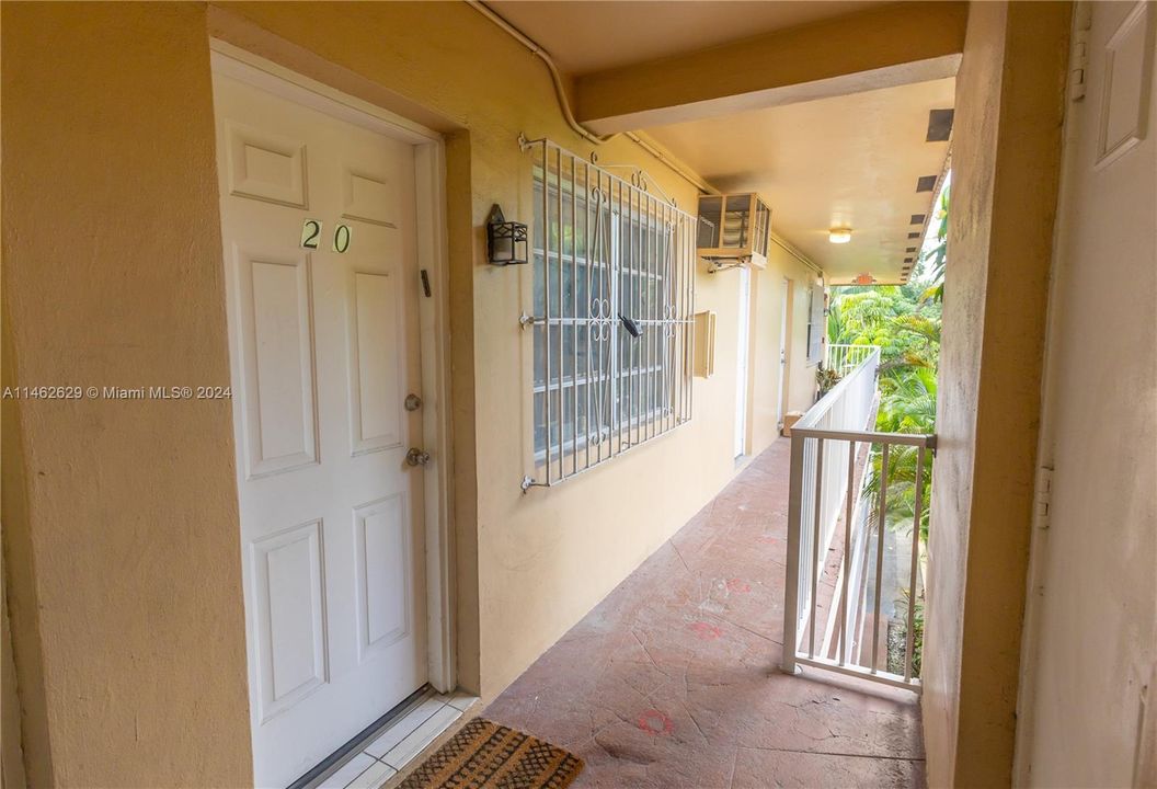 For Sale: $225,000 (1 beds, 1 baths, 500 Square Feet)