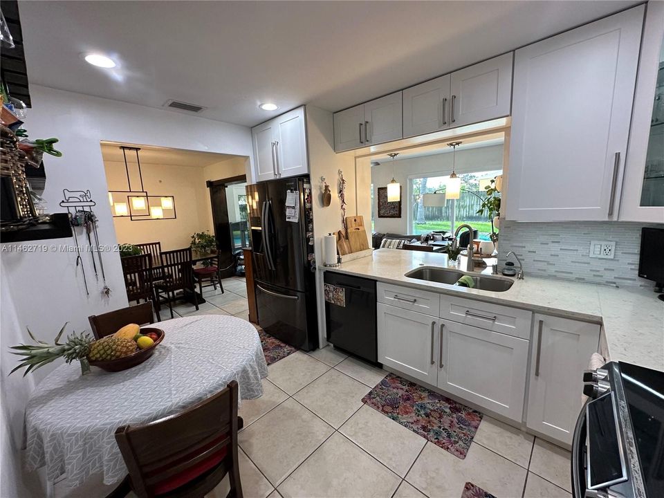 Recently Sold: $495,000 (3 beds, 2 baths, 1277 Square Feet)