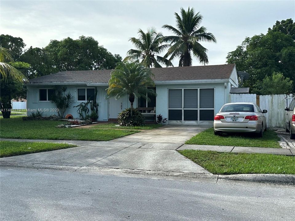 Recently Sold: $495,000 (3 beds, 2 baths, 1277 Square Feet)