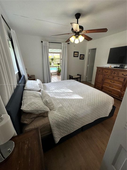 Recently Sold: $495,000 (3 beds, 2 baths, 1277 Square Feet)