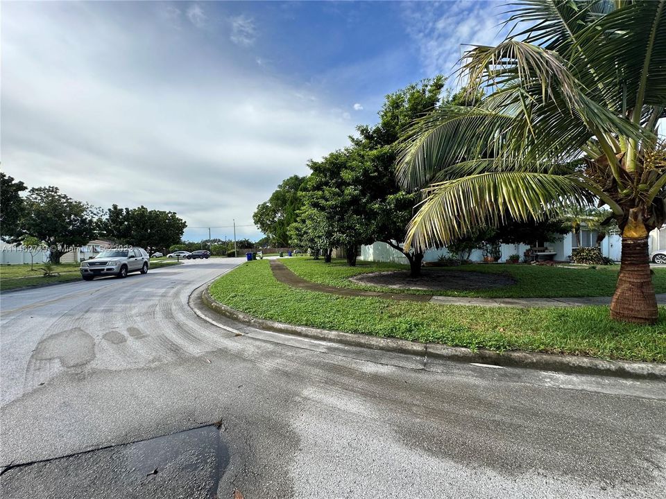 Recently Sold: $495,000 (3 beds, 2 baths, 1277 Square Feet)