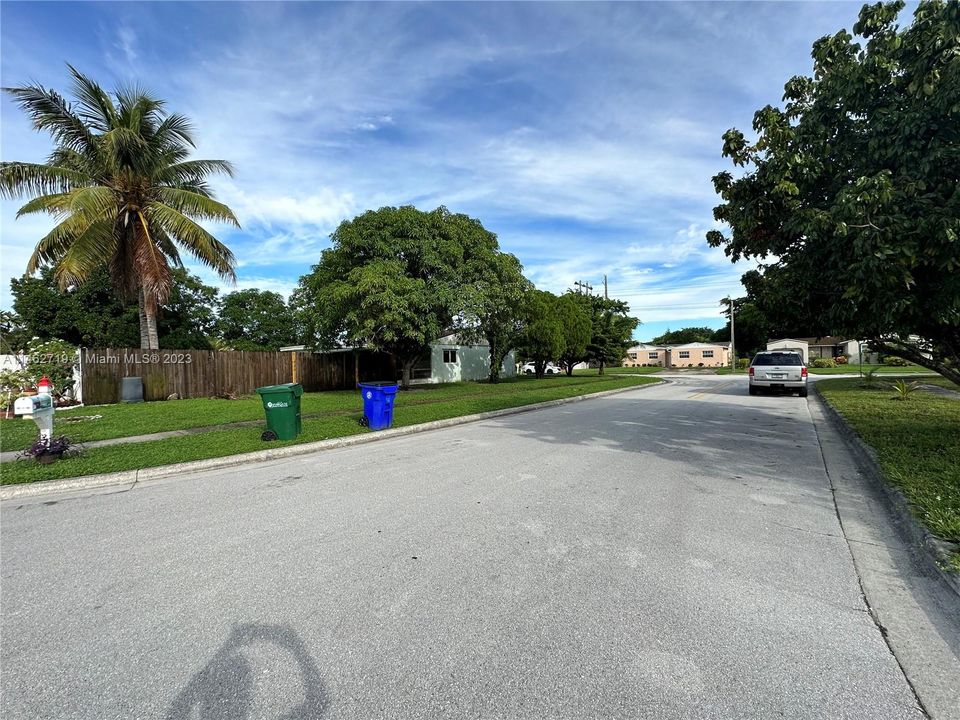 Recently Sold: $495,000 (3 beds, 2 baths, 1277 Square Feet)