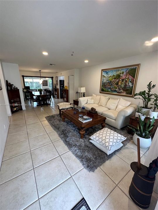 Recently Sold: $495,000 (3 beds, 2 baths, 1277 Square Feet)