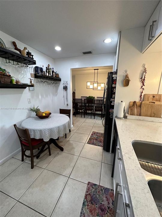 Recently Sold: $495,000 (3 beds, 2 baths, 1277 Square Feet)