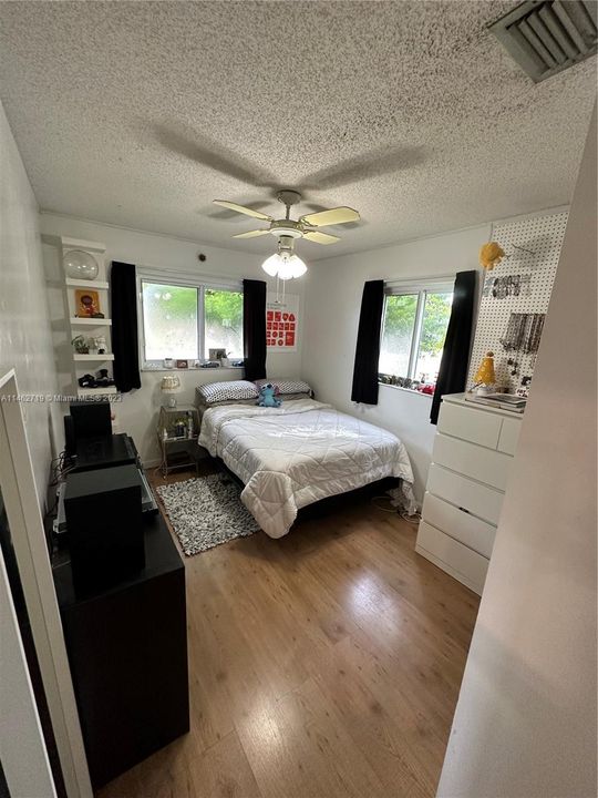 Recently Sold: $495,000 (3 beds, 2 baths, 1277 Square Feet)