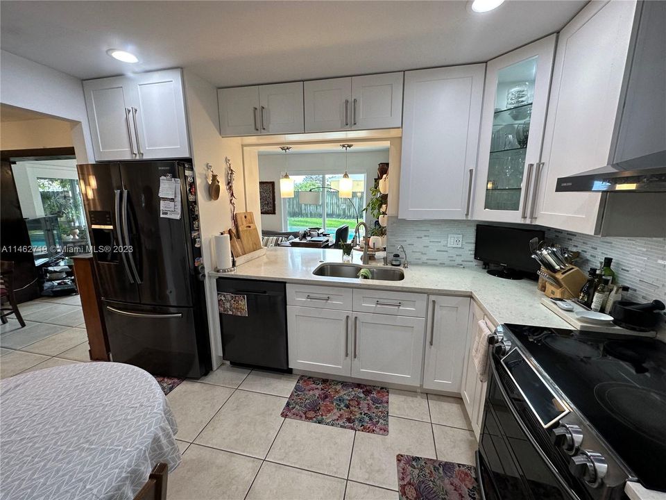 Recently Sold: $495,000 (3 beds, 2 baths, 1277 Square Feet)