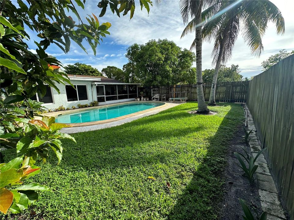 Recently Sold: $495,000 (3 beds, 2 baths, 1277 Square Feet)