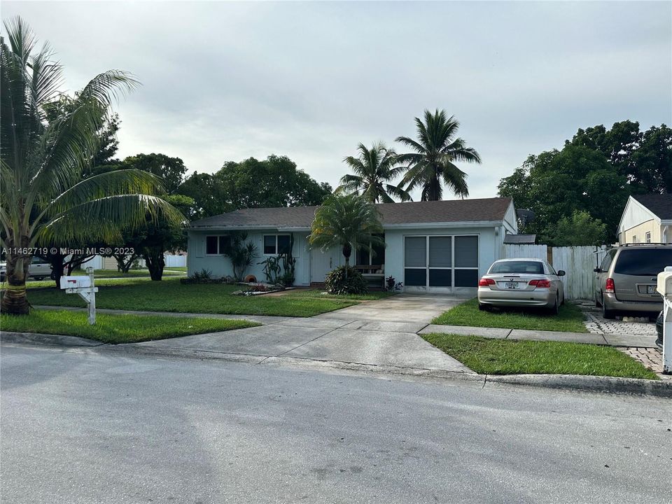 Recently Sold: $495,000 (3 beds, 2 baths, 1277 Square Feet)